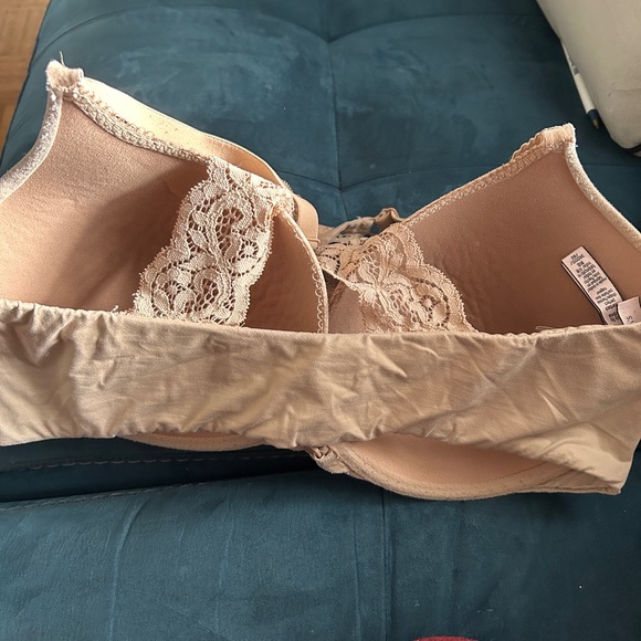 Victoria Secret bras - Picture 4 of 16